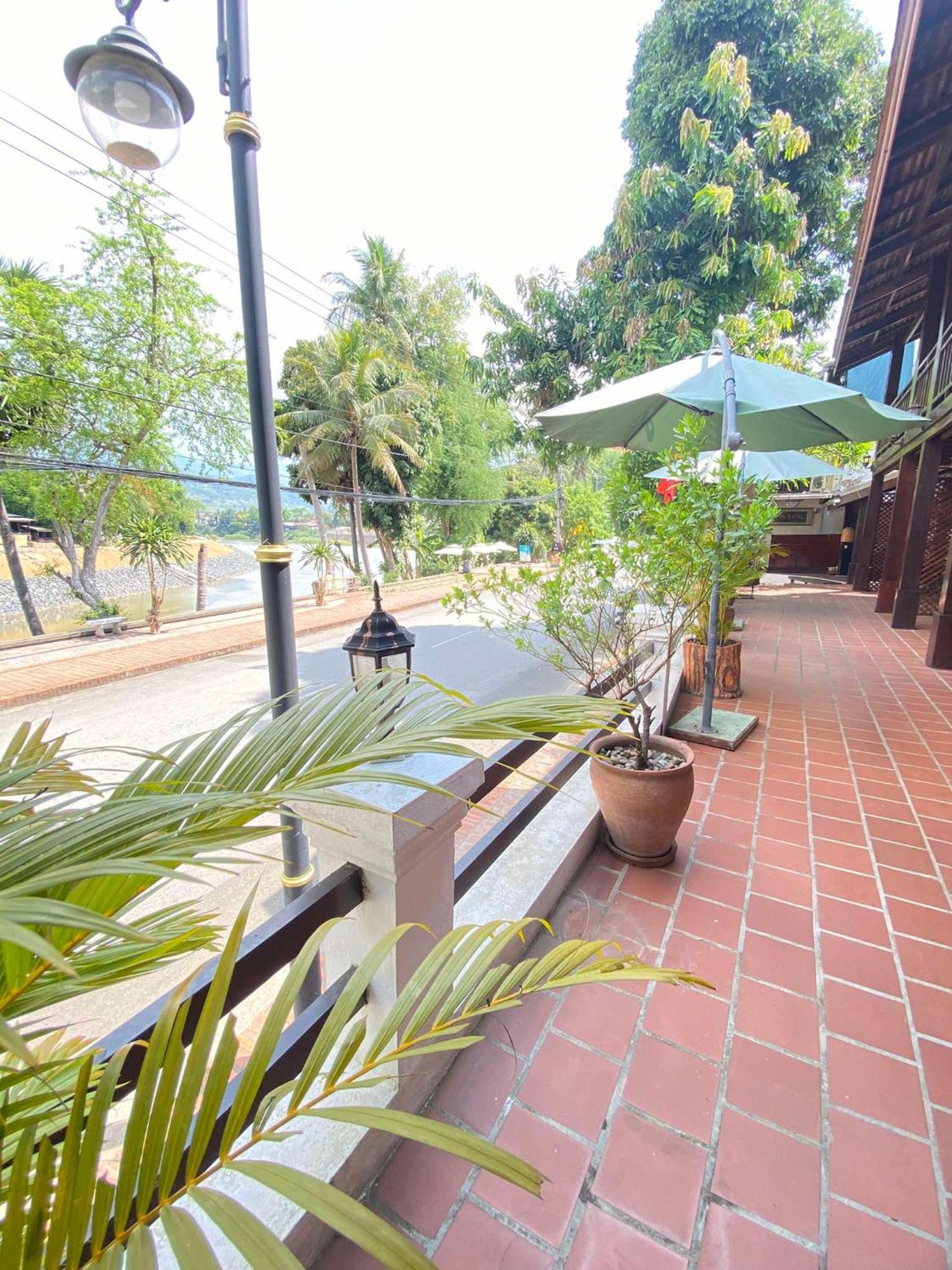 Golden Lotus Namkhan View Luang Prabang Exteriör bild